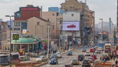 BESRAMNA KRAĐA PIĆA NA ZELENOM VENCU Otvorio frižider, poslužio se i lagano odšetao s ''plenom'' (VIDEO)