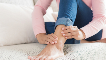 AKO VIDITE OVO NA NOGAMA, ODMAH KOD DOKTORA Mnogi ni ne pomišljaju da je to JASAN simptom srčanog udara!