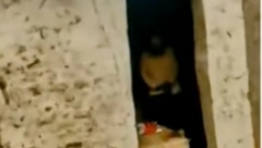 VEZANA LANCIMA KAO PAS Majka osmero dece pronađena u kolibi u jezivom stanju, bez odeće na hladnoći