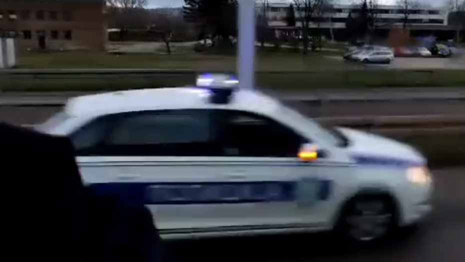 HOROR U BAČKOJ PALANCI Mladić nožem izbo dete u školi!