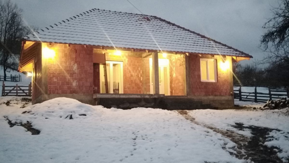 VIC DANA Utrčava Mujo u kuću sav zadihan i kaže Fati...