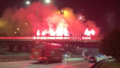 DELIJE "ZAPALILE" BEOGRAD! Navijači Zvezde dočekali fudbalere, poruka je jasna! (VIDEO)