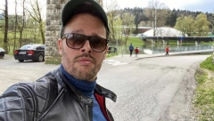 IGOR KOJIĆ SE ISELIO IZ PORODIČNE VILE Iznenadna odluka Kebinog sina, otkriveno i šta se dogodilo, pevačeva supruga ne može da se pomiri sa ovim