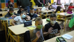 OD DANAS ĐACI PONOVO U KLUPAMA Evo koliko mališana se zarazilo tokom raspusta