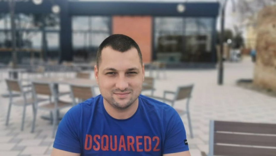 PROSLAVIO GA JE HIT "CRNO MEČE" Poznati pevač otkrio svoj recept za skladan brak