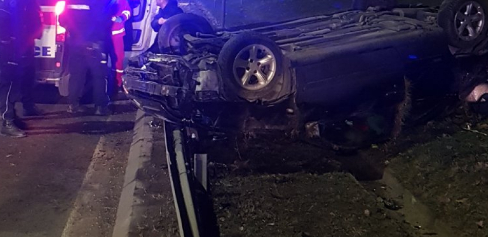 SAOBRAĆAJNA NESREĆA KOD SREMSKE MITROVICE Automobil sleteo sa puta