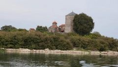 PRAVOSLAVNI VERNICI OBNAVLJAJU MANASTIR NA SKADRSKOM JEZERU Godinama prokišnjava i propada, evo kako možete da pomognete