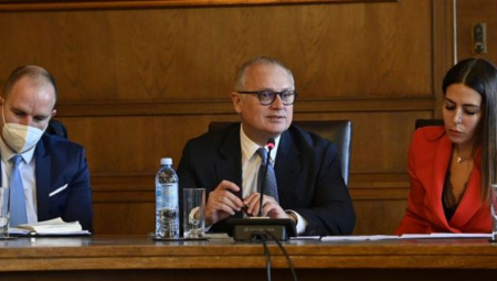 VESIĆ: Grad Beograd i ove godine subvencioniše kupovinu udžbenika za učenike