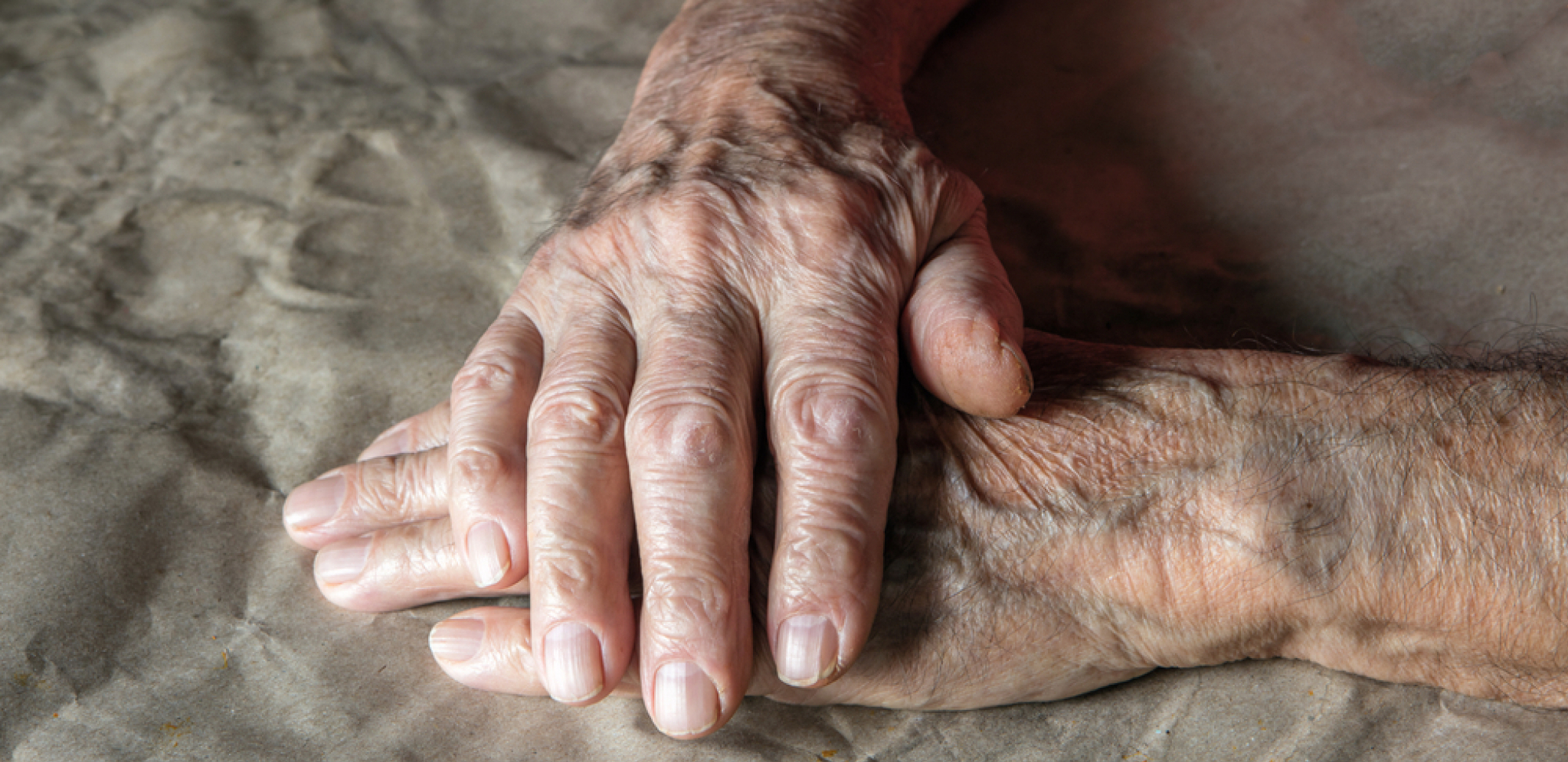 STRAVIČAN INCIDENT U VELIKOM GRADIŠTU Komšinica zaključala baku i pretukla je!