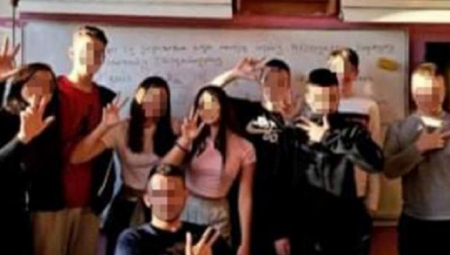 DECA STALA U ODBRANU OMILJENOG PROFESORA Kome smeta što smo Srbi, nismo valjda vanzemaljci u sopstvenoj zemlji?