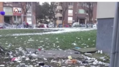 STANARI KADA UJUTRU KRENU PO HLEB ZATEKNU RUGLO Komšinica baca čarape, pelene, piksle sa prozora?! (FOTO)