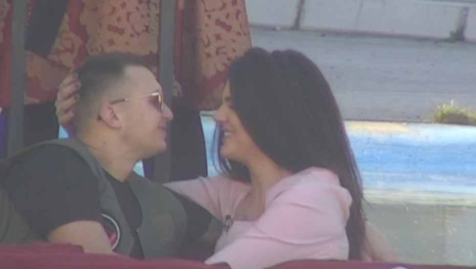 MISICA MU PRIREDILA DAN ZA PAMĆENJE! Stefan Karić u suzama i van sebe, ne odvaja se od Jovane, a osmeh ne skida sa lica! (FOTO)