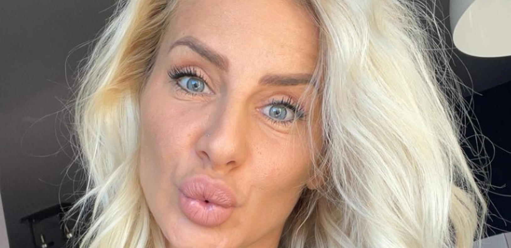 SRAM TE BILO, PRODAJEŠ NOŠENE GAĆE OD 1000DIN! Milica Dabović pokrenula lavinu negativnih komentara zbog ove fotografije i napravila haos na društvenim mrežama