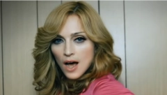 "GOSPODE sada čak i ti izgledaš kao Kardašijanka" Kraljica popa je šokirala svet novim fotografijama, a mnogi misle da je način na koji privlači pažnju tužan!