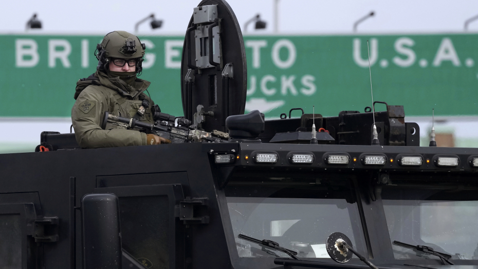 POLICIJA SPREMNA DA RAZBIJE DEMONSTRACIJE U KANADI Oni su i noćas blokirali najprometniji prelaz između te zemlje i SAD