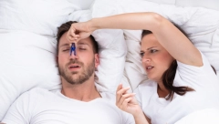 Imate problem sa hrkanjem? Ovaj napitak će pomoći da i vi, ali i osoba pored vas mirno spavate