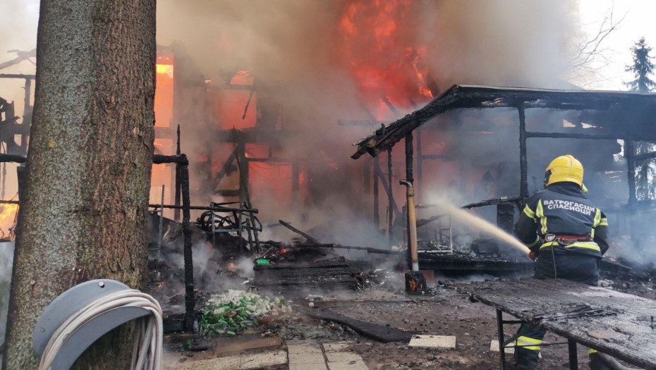 EKSPLODIRALA PLINSKA BOCA Gori kuća u prigradskom naselju kod Zrenjanina, čula se i detonacija