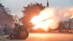 VELIČANSTVENE SCENE U BEOGRADU Izvršena počasna artiljerijska paljba uoči Dana državnosti (FOTO)