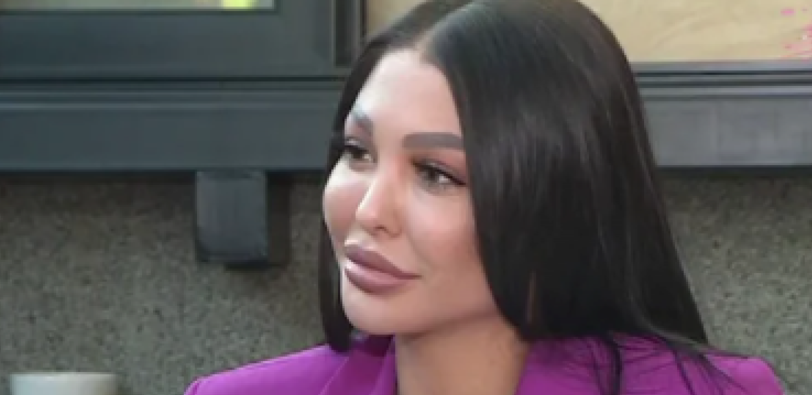 ŠTA LI ĆE REĆI TAKI? Maja Marinković u vrelom izdanju, dekolte u prvom planu, a napolju minus