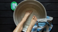 AKO VAM JE NA POČETKU SLABO, ZNAČI DA DELUJE Uronite stopala u mešavinu ovih začina i gledajte kako se telo oslobađa otrova