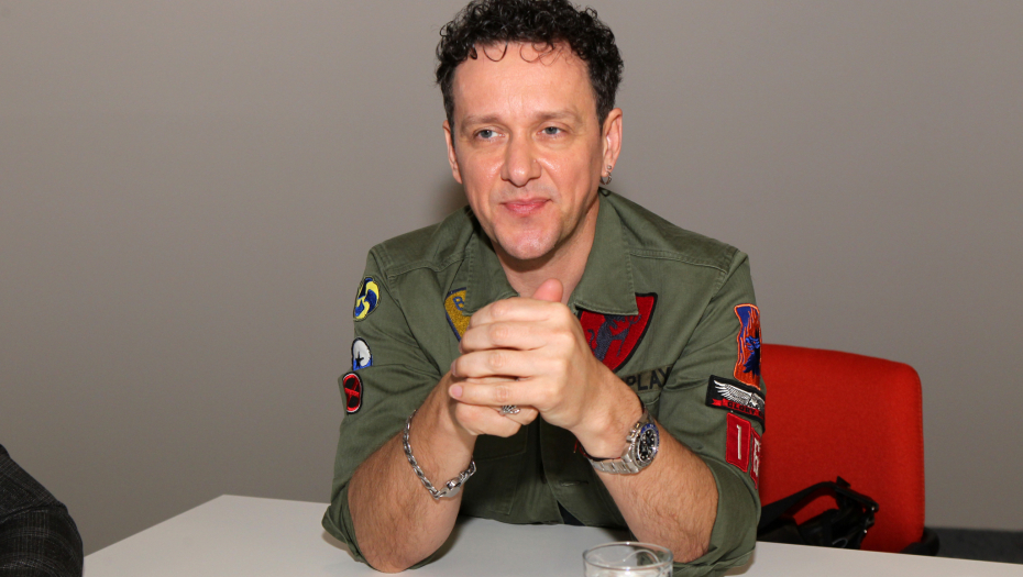 JEZIVO! Poznati pevač otkrio šok detalje sa nastupa: Pevao sam za Novu godinu, a brat mi je umro...