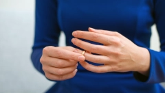 TRAŽIO OTVORENI BRAK, PA PROŠAO KROZ GOLGOTU Sada kuka na sav glas, a žena mu poručila samo jedno