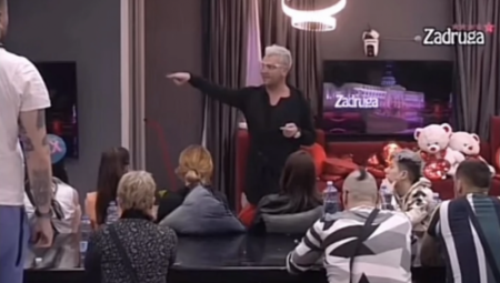TADA SE SVE ČULO U LAJVU Voditelj opomenuo zadrugara da ostavi telefon, nastao skandal!
