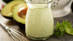 Savršeno ide uz meso! Kremasti avokado sos (RECEPT)