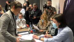 HILJADE GRAĐANA DAJE PODRŠKU LISTI "ALEKSANDAR VUČIĆ - ZAJEDNO MOŽEMO SVE" Potpisali Ana Brnabić, Danica Grujičić, Lazar Ristovski, Marko Kešelj...