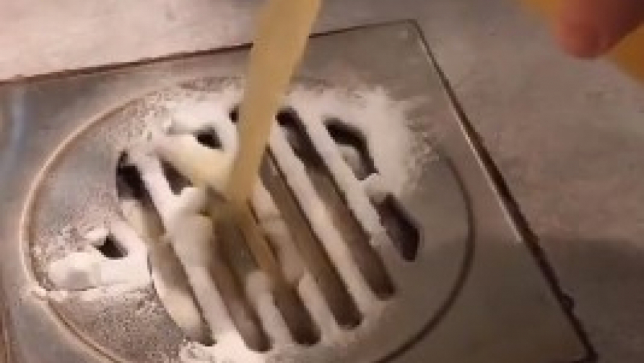SJAJAN TRIK! Rešićete se zauvek neprijatnog mirisa u kupatilu uz pomoć 2 namirnice