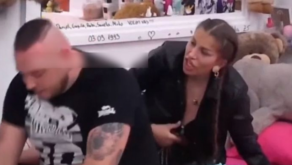 DALILI ISPALE GOLE GRUDI! Zadrugarka u jeku haosa sa Filipom nije ni slutila da će kamera zabeležiti svaki detalj, snimak ugledao svetlost dana! (VIDEO +18)