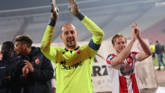 NEREGULARNOSTI U ZAVRŠNICI MEČA ZVEZDE I NIŠLIJA! Laserima ometali igrače, Borjan pre vremena izlazio van gol-linije!