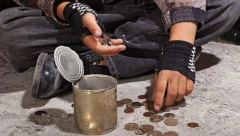 PROSJAK ČOVEKU SLOMIO NOGU JER MU JE DAO SAMO 80 DINARA! Brutalan napad u Podgorici šokirao javnost