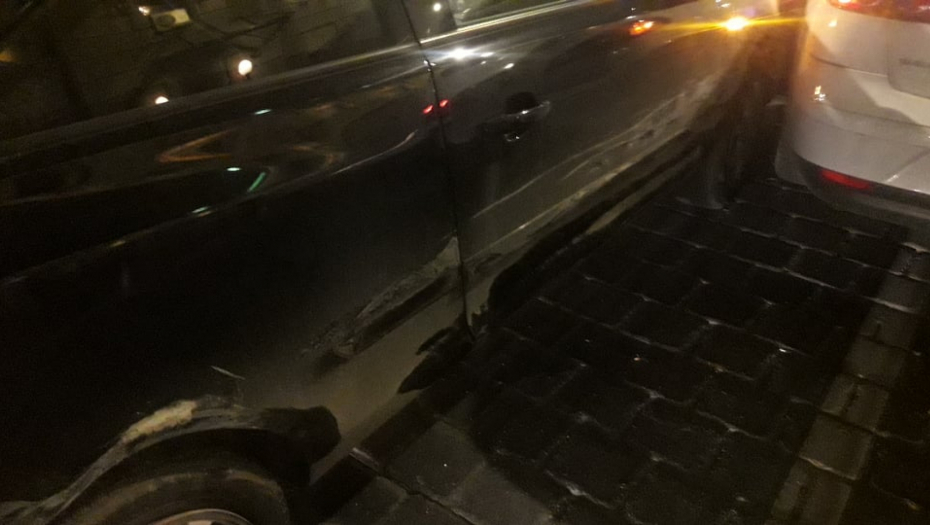 LANČANI SUDAR NA SAJMU U udesu učestvovala tri vozila i tramvaj