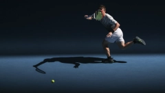 BIZARNA SITUACIJA Teniser reketom udario skupoceni automobil!