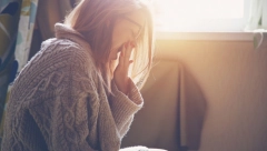 STALNO SE BUDILA UMORNA, A NIJE ZNALA ZAŠTO Onda je pregledala kameru i ostala u šoku