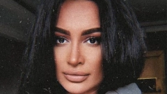 MESEC JE PROJEKCIJA Novi blam Andreane Čakić, pevačica na meti prozivki, usijale se društvene mreže (FOTO)