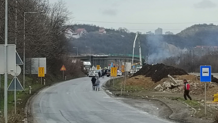 IZAŠAO JE IZ VOZILA I UBIO SE, BILO JE JEZIVO Ispovest svedoka s lica mesta stravičnog udesa i samoubistva u Resniku