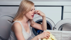 OD KADA JE SIPALA OVU TEČNOST U MAŠINU, PERE 5 PUTA BOLJE: Otarasite se legla bakterija, rezultat je pravo iznenađenje