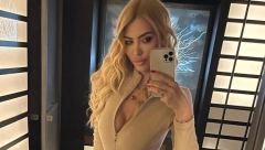 OPASNO DOBRA Snežana Borjan gola u kadi, uživa uz šampanjac i mami uzdahe