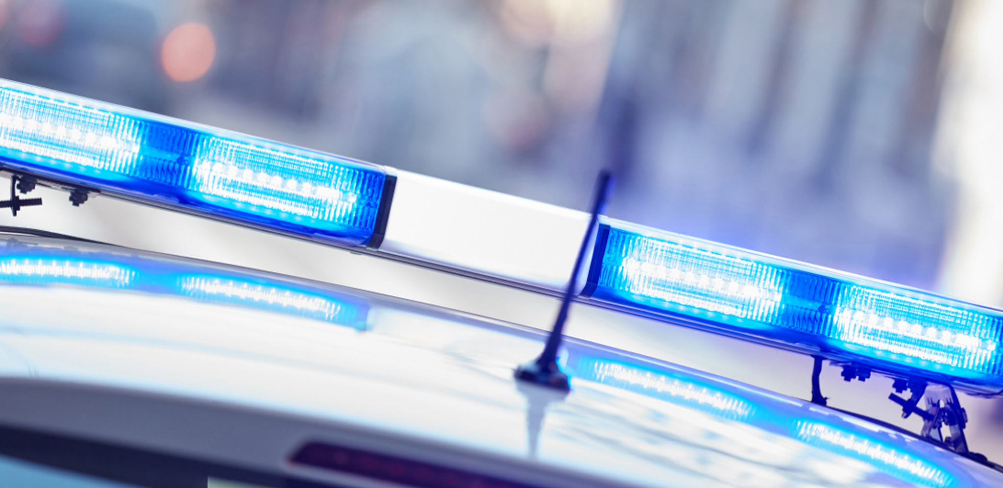 BACAO INVENTAR, PSOVAO, PRETIO LEKARKI PIŠTOLJEM Zbog odluke o bolovanju napravio haos u ambulanti, preti mu zatvor