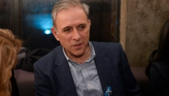 MISLILI SU DA JE PONOŠ PEVAČ KRAJIŠKIH PESAMA, PA DA GA PROPUSTE  Vulin: Na granici zakonito postupano prema Zdravku Ponošu