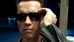 IMAO JE TEŽAK ŽIVOT! Švarcenegeru majka preminula na očevom grobu, a brat mu poginuo u saobraćajnoj nesreći