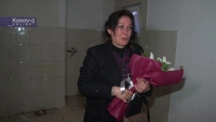 DRHTAJI RUKU I SUZE NA LICU Srpkinja Marija posle 22 godine ušla u svoj stan u Prištini!