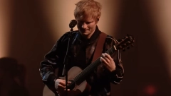 BRITANSKI PEVAČ ISKOPAO SEBI GROB: "Mnogi mi govore da je to morbidno i čudno"