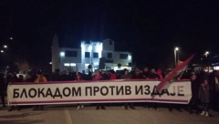 CRNA GORA NA NOGAMA Narod kliče Srbiji, Kosmetu, Rusiji: Na hiljade ljudi na ulicama, u Podgorici spektakularna bakljada (FOTO/VIDEO)