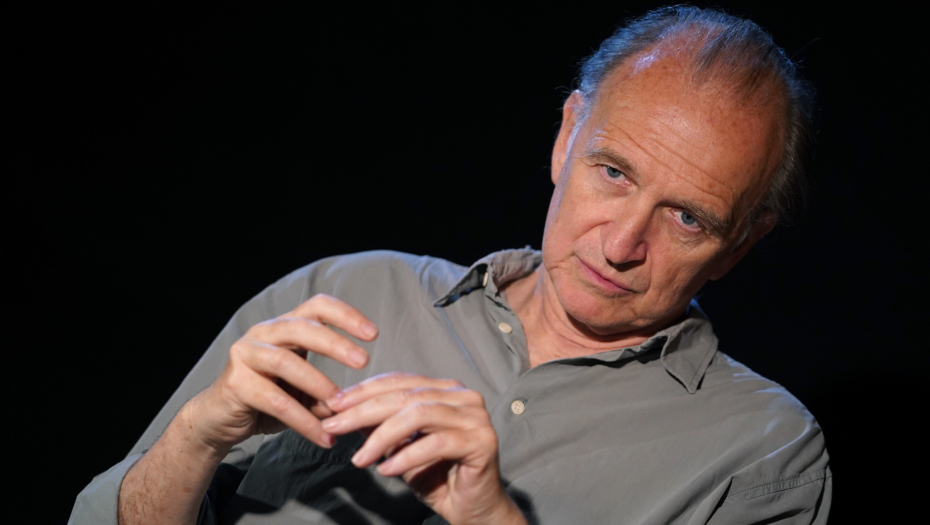 ODRASTAO SAM U STANU OD DEVET KVADRATA Svetozar Cvetković progovorio o detinjstvu, pa priznao: Delujem arogantno