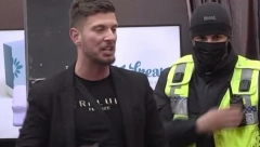 POLIVANJE VODOM, ULETELO OBEZBEĐENJE! Mihić ponovo napravio haos, prozivao sve zadrugarke, pa izvukao deblji kraj (VIDEO)