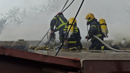 LOKALIZOVAN POŽAR NA TOŠINOM BUNARU U toku dogašavanje (FOTO/VIDEO)