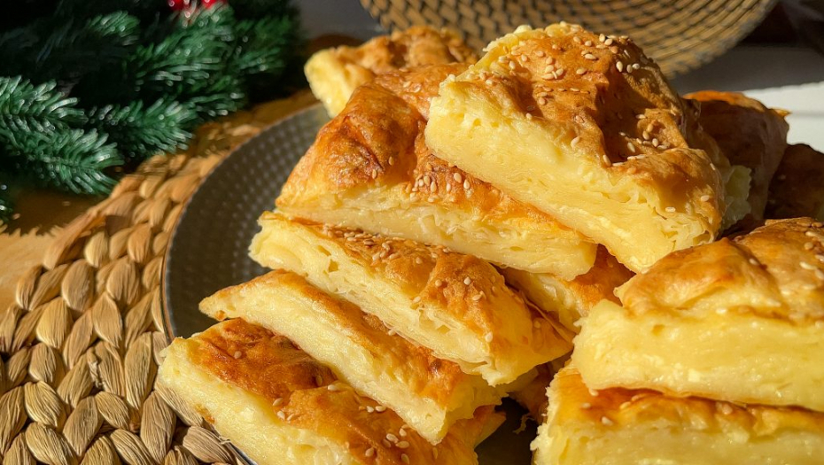 RECEPT ZA VRHUNSKI, SRPSKI SPECIJALITET Gibanica rolat, tako je ukusna i sočna, prosto mami da se pojede